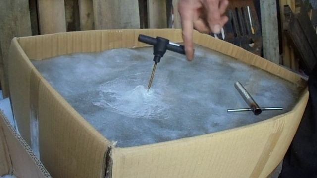 Тест буравчиков(ввертышей) для крепления зимних палаток на льду.
