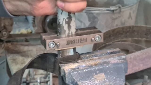типа ЯКУТ сталь-N690 больстр-мильхиор рукоять-гибрид