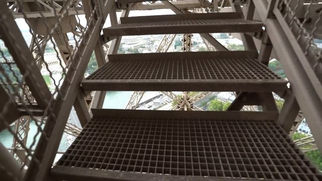L’escalier secret de la Tour Eiffel !