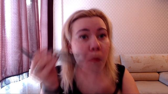 Типы девушек, рисующих брови.
