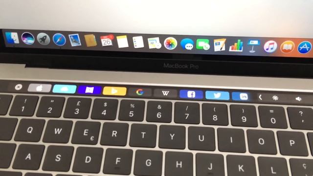 Unboxing MAC BOOK PRO 13" con TOUCH BAR - SIRI e TOUCH ID recensione Apple by Lukas Gym