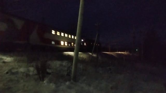 Электровоз ЭП1 с пассажирским поездом №022Ч Санкт-Петербург - Мурманск