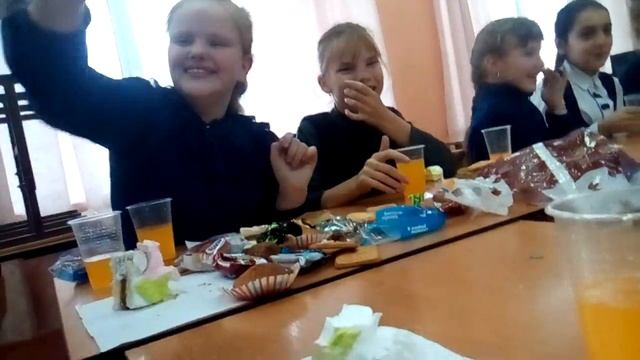 ЧЕЛЕНДЖ БЕЗ РУК НА ЧАЕПИТИЕ!!! МОЙ КЛАСС! ЭЛИТНЫЙ 5 В. АНАСТАСИЯ ЛАЙФ.