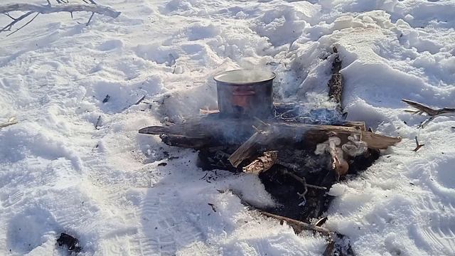 рыбачили,загорали,варили супчик.