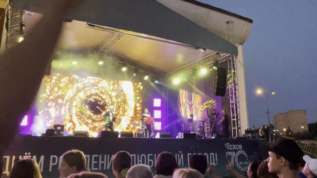 Единственная в мире песня про Квас от дуэта "Богатые и Знаменитые"!