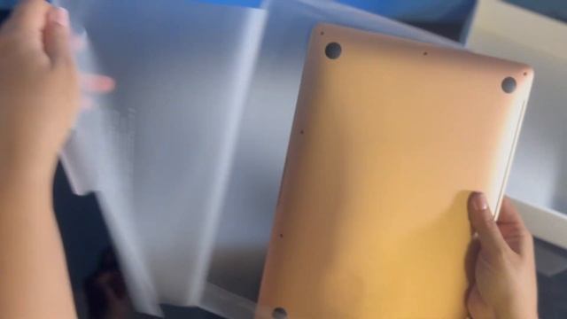 UNBOXING MACBOOK AIR GOLD ?