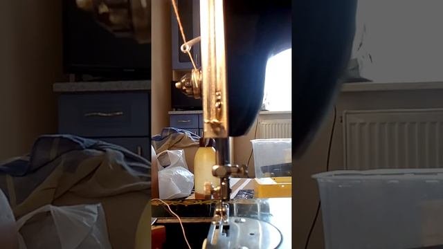Чистка швейной машинки после смазки подсолнечным маслом