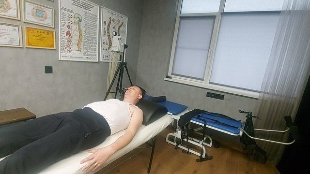 пришёл весь в напряжении