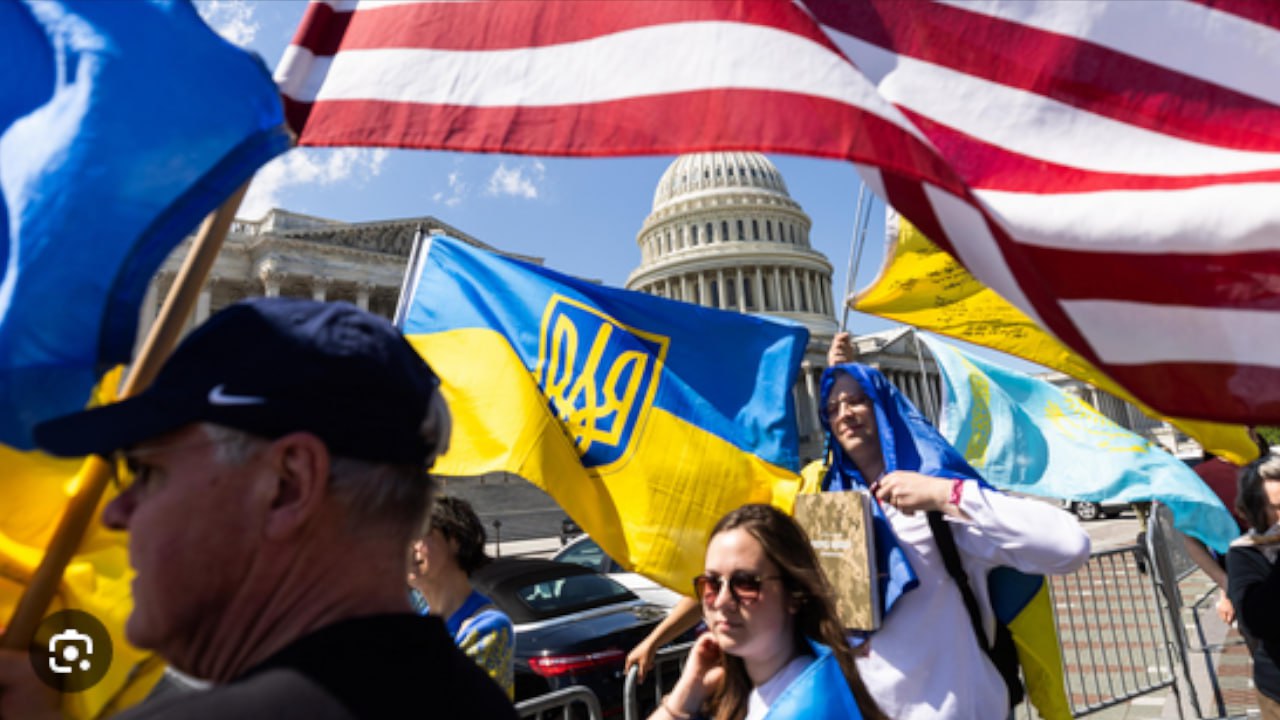 USA genehmigen 61 Milliarden für Ukraine an Hitlers Geburtstag