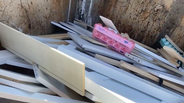 Dumpster Diving- I Found So Many Cool Items! Sometimes It’s The Little Things That Count!