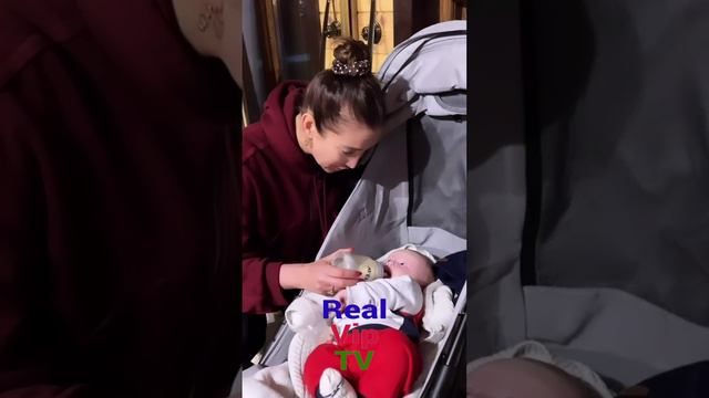 Ольга Бузова поделилась видео на котором кормит ребенка