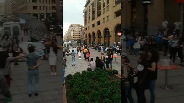 Ереван.6 мая 2016 год.Танец молодёжи на улицах Еревана.