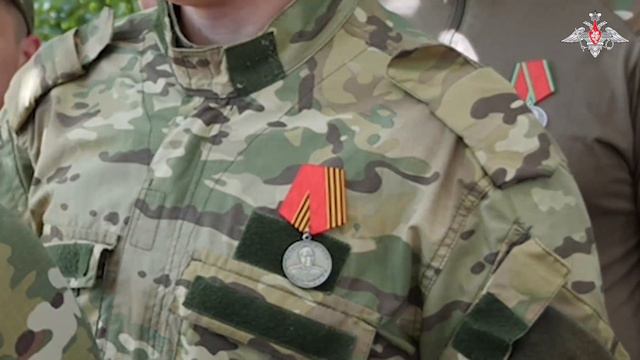 Кадры награждения военнослужащих «Славянской» бригады