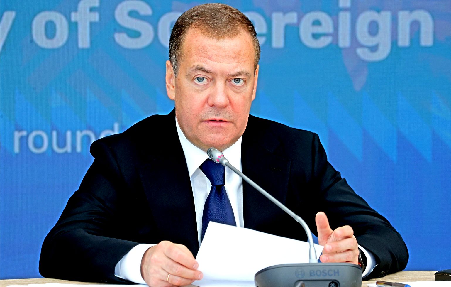 Медведев рассказал о действиях РФ в случае отказа Киева от предложения Путина