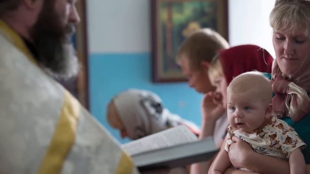 Когда крестить ребёнка после рождения - правила и варианты