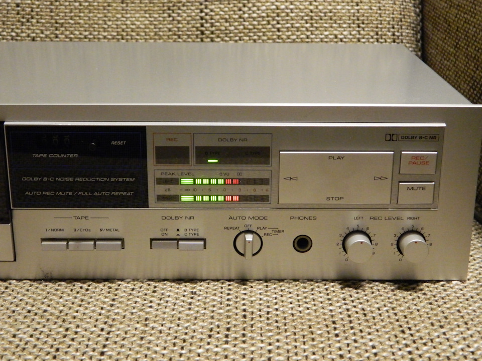 Стереокассетная дека Yamaha K-07 с естественным звуком и двумя двигателями Dolby Japan 1985-год
