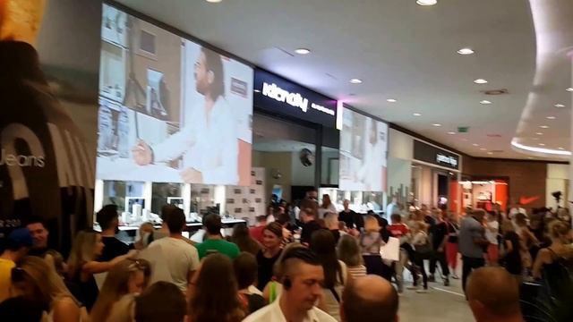 Jaromír Jágr (jágrmánie) autogramiáda v Obchodní centrum Nový Smíchov Praha