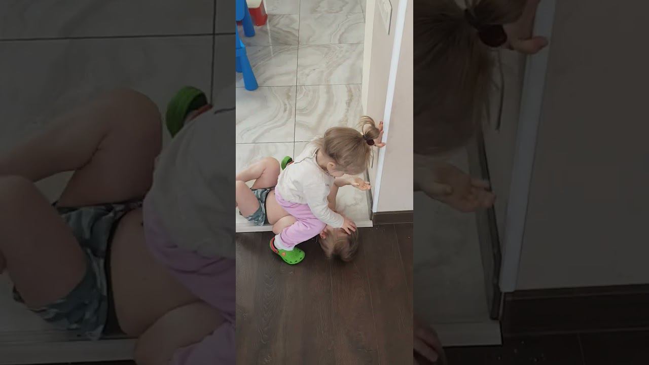 Девочка напала на мальчика
