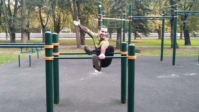 тянем ягодичные мышцы