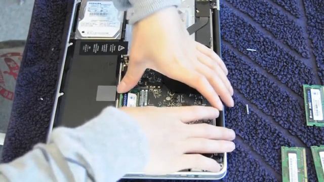 [DIY] MacBook Pro RAM Upgrade 4GB auf 16GB