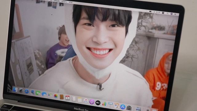Unboxing แกะกล่อง MacBook Pro 2020 13" ราคานักศึกษาในApple online อัพRAM16GB ? |AOMRA