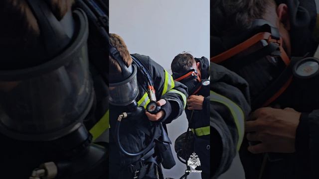 Тренировка пожарных МЧС России в высотном здании