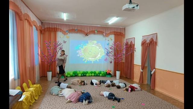 Праздник 8 Марта в младшей группе 