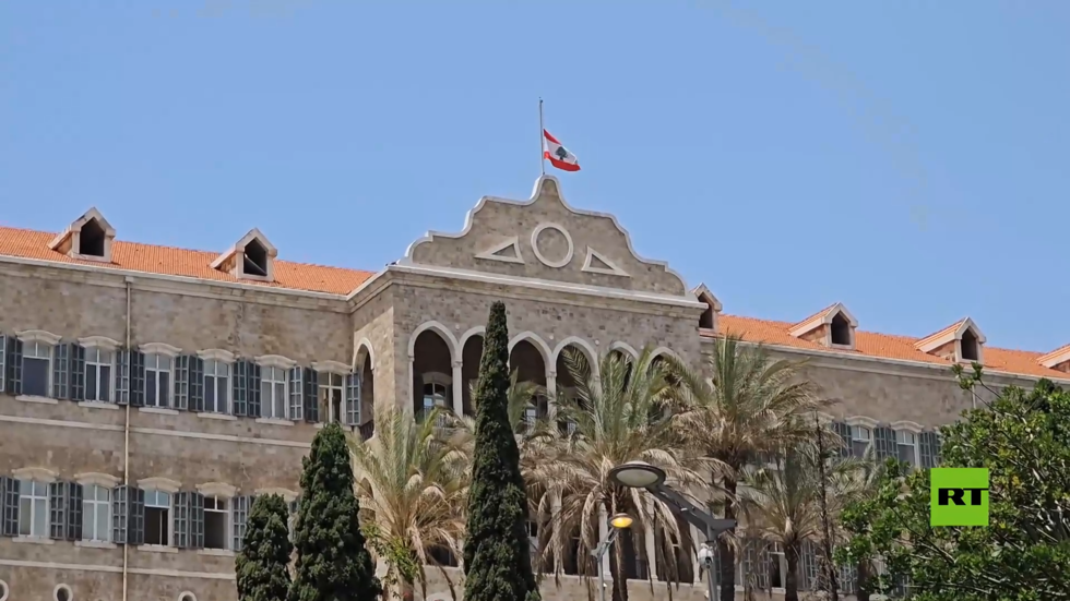 لبنان تنكس الأعلام وتعلن الحداد لمدة 3 أيام على مصرع الرئيس الإيراني