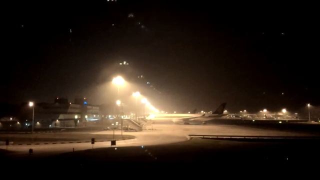 TZ220 9VOJB Barry B789 ScootAir Taxi to runway