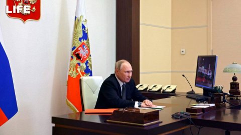 Путин проводит совещание по ликвидации наводнения