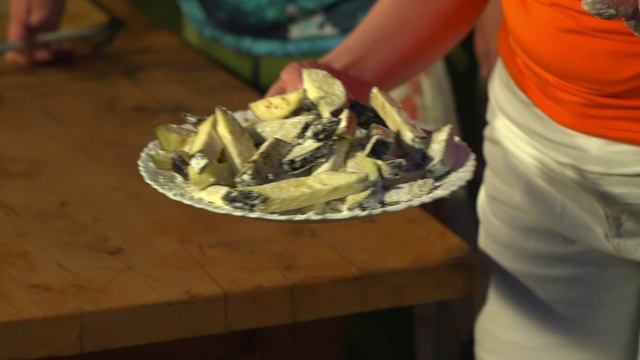 "И РЫБА И МЯСО" Марина Булгакова жарит баклажаны по Тайскому рецепту.