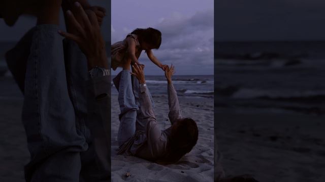 Счастливая семья на пляже в Калининградской области