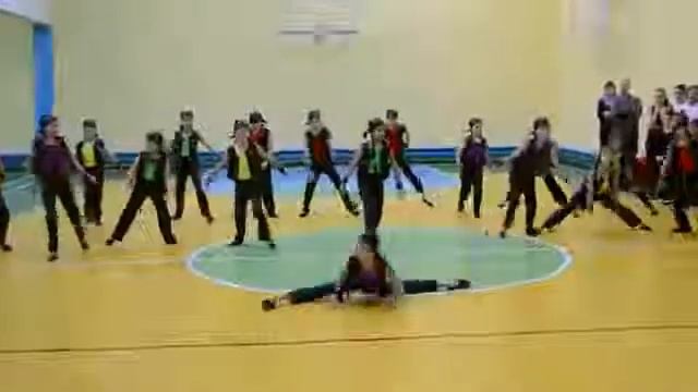 Зажигательный танец байкеров открыл спортивный праздник ансамбль Виктории Ишковой