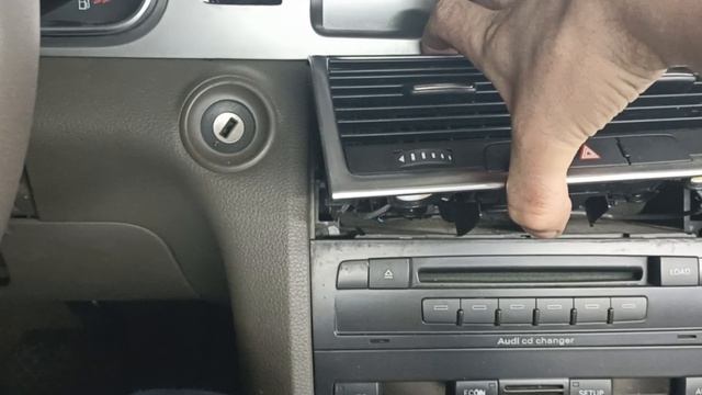 Audi Q7 снятие центрального экрана