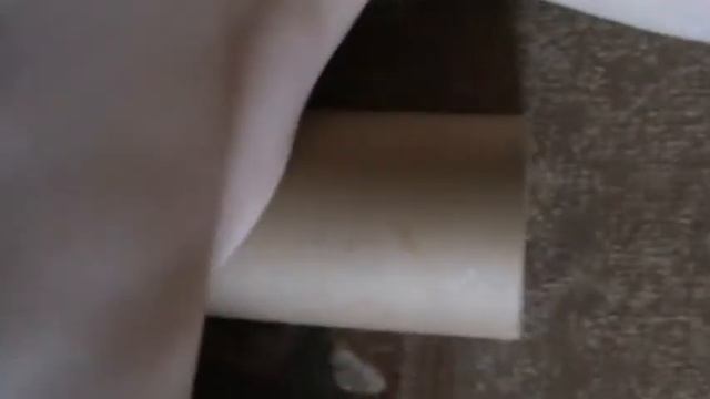 Самомассаж на куске бумажной трубы