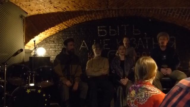 Поёт "Казачья ватага" Адмиралтейско-Невской станицы г.Санкт-Петербурга