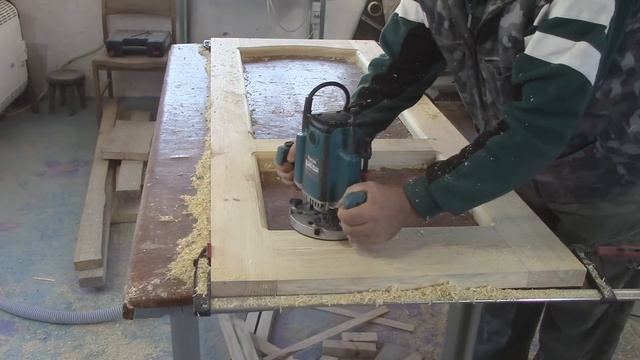Изготовление двери из дерева с помощью ручного фрезера. The production of door by hand router