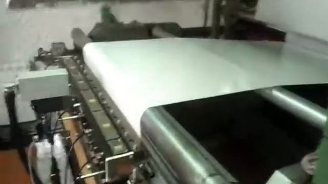 Нанесение клея-расплава на рулонные материалы