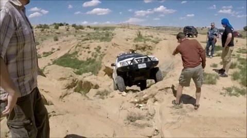 Nissan Xterra on an obstacle at Rio Puerco NM