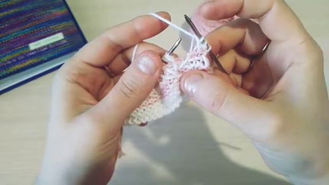 Узор спицами из вытянутых петель. МК. Как связать двухцветный узор.