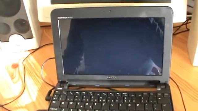 Dell Inspiron Mini 10v 1011 Running Windows XP