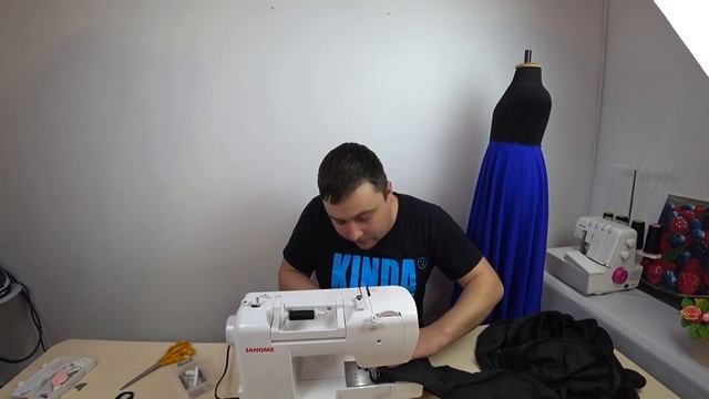 Дошиваю спортивный костюм себе сам... На жену больше не рассчитываю!!!