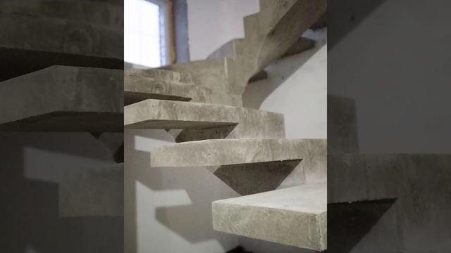 Забежная лестница на косоуре.