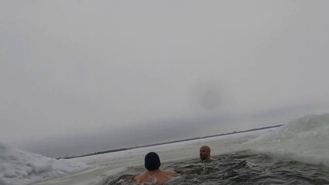 Моржуем круглый год 16.03.24 г ! 
На улице -4
морж Саратов моржисаратова