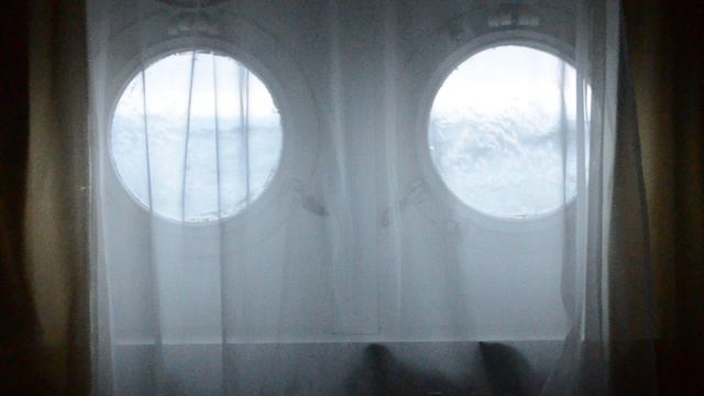 Закрывай иллюминатор!