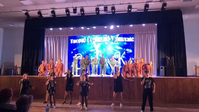 Вокальная эстрадная студия "Камертон" - "Нас не догонят"