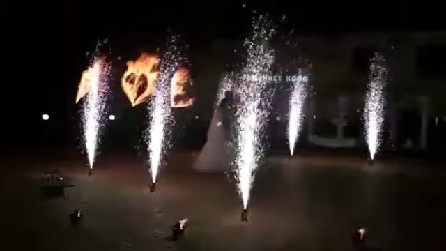 Огненная инсталляция Сердце и буквы и пиродорожка