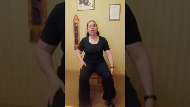 Упражнения для спины сидя