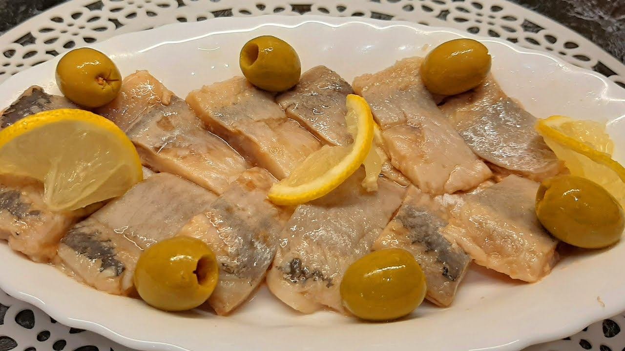 Сельдь маринованная