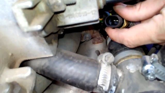 ЗАМЕНА ТЕМПЕРАТУРНОГО ДАТЧИКА ОХЛАЖДАЮЩЕЙ ЖИДКОСТИ НА НИВЕ ШЕВРОЛЕ